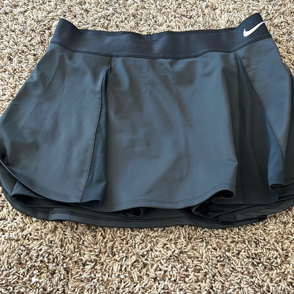 Nike black mesh panel tennis skirt women’s large